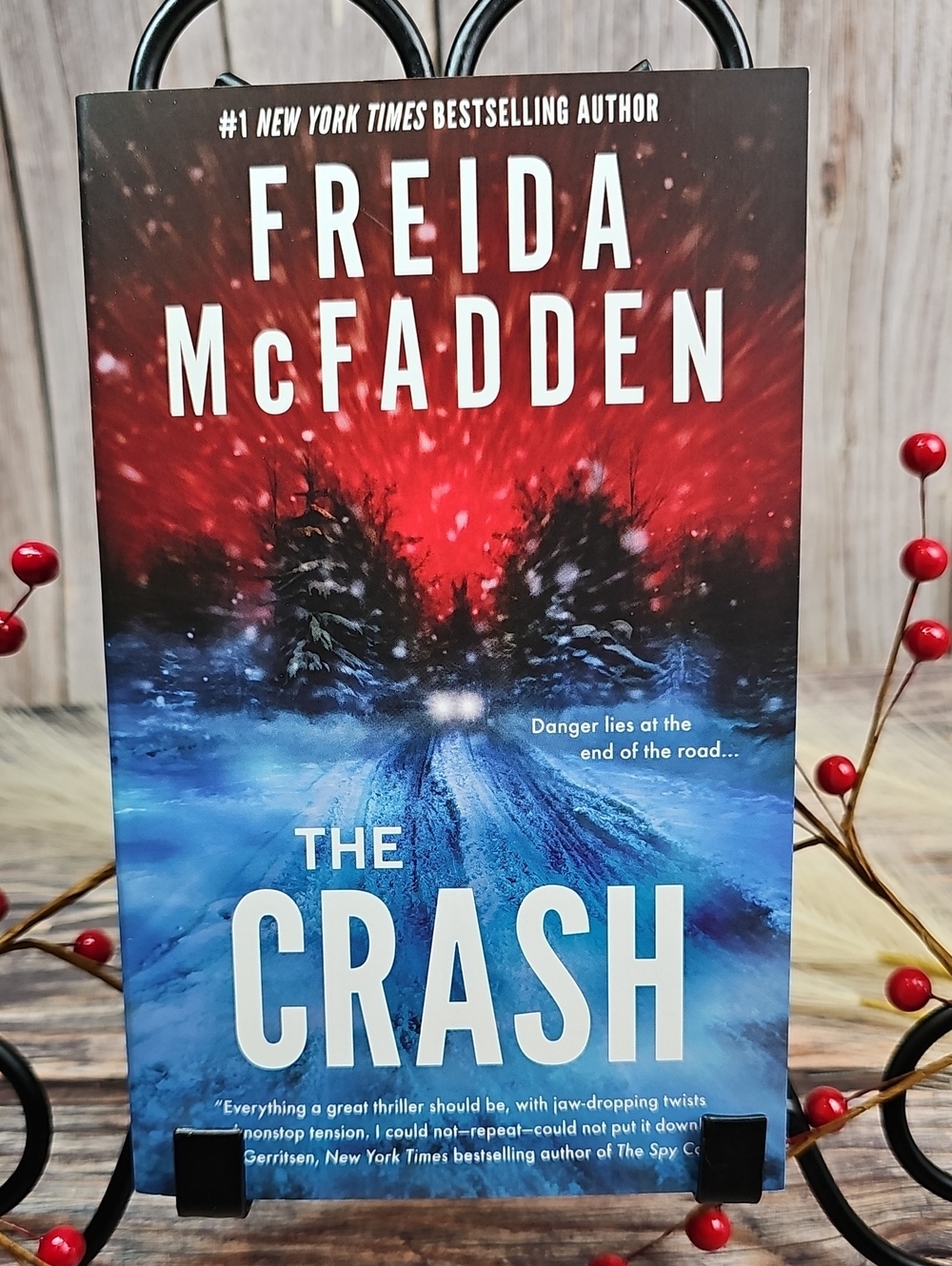 NEW FREIDA McFADDEN THE CRASH PAPERBACK BOOK